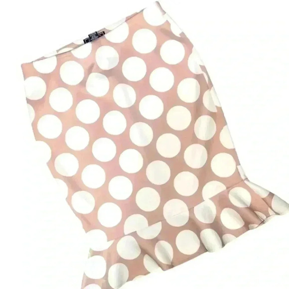 Beautiful NYC pencil skirt with ruffles - Picture 1 of 5
